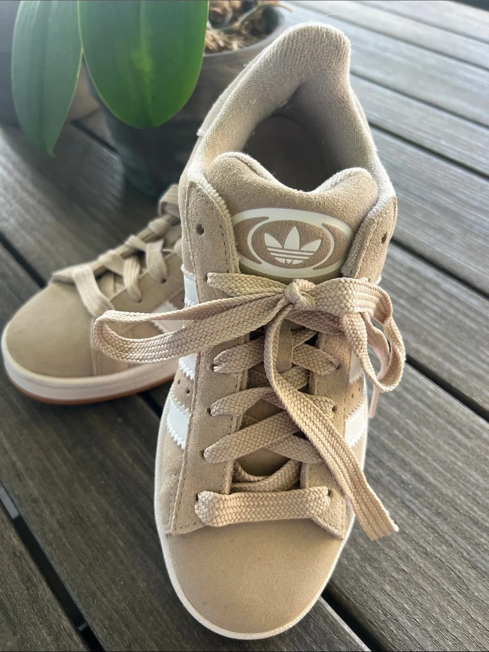Adidas Campus 00s Sneakers – Beige/Tan & White